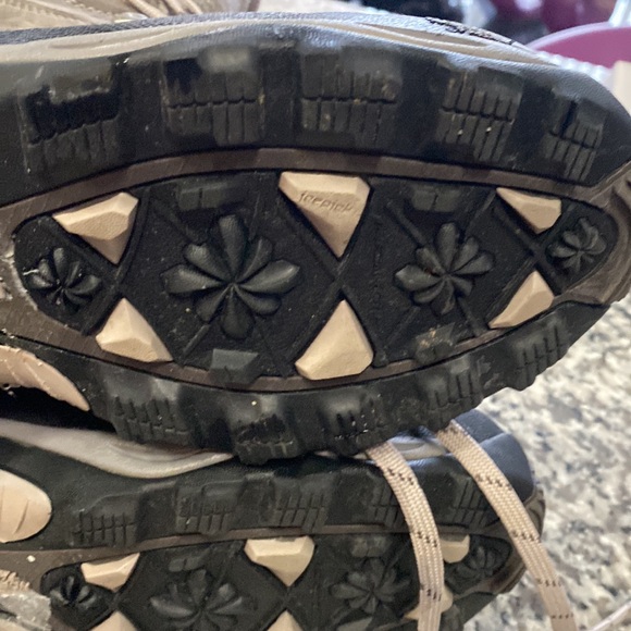 The North Face chilkat ll Gray and Black Winter Boots 200 g of primaloft - Picture 10 of 11